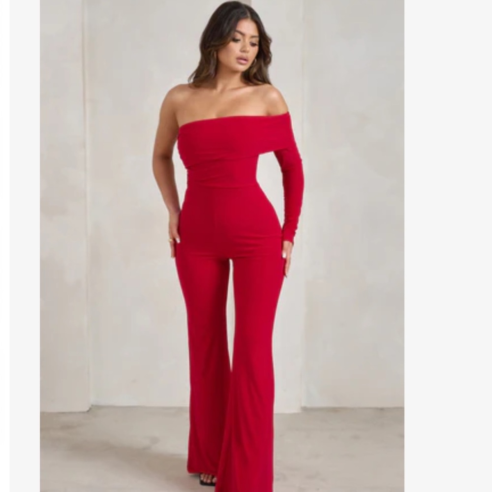 Club L London Margie
Red One Sleeve Off-Shoulder Bardot Jumpsuit